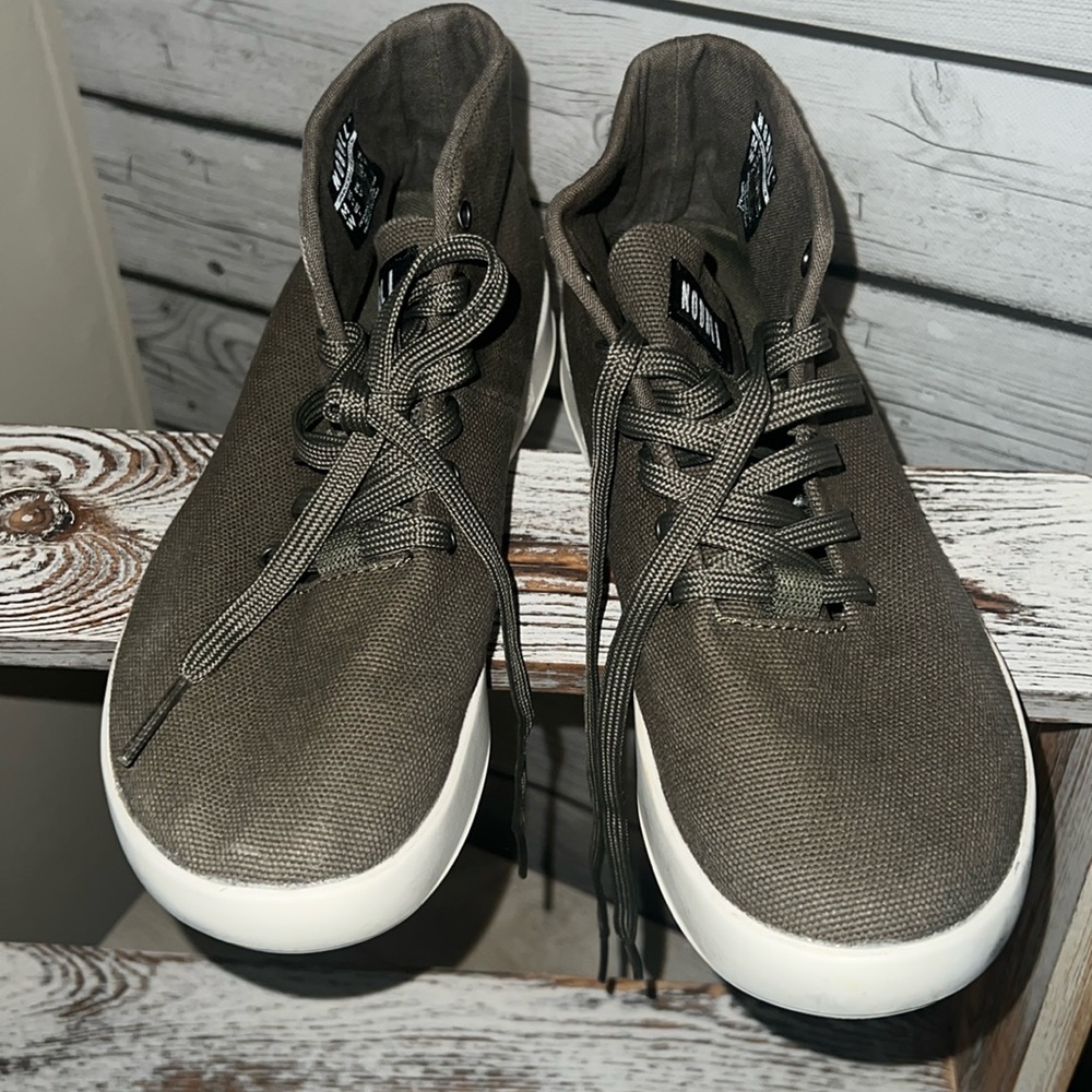 NoBull mid top trainer